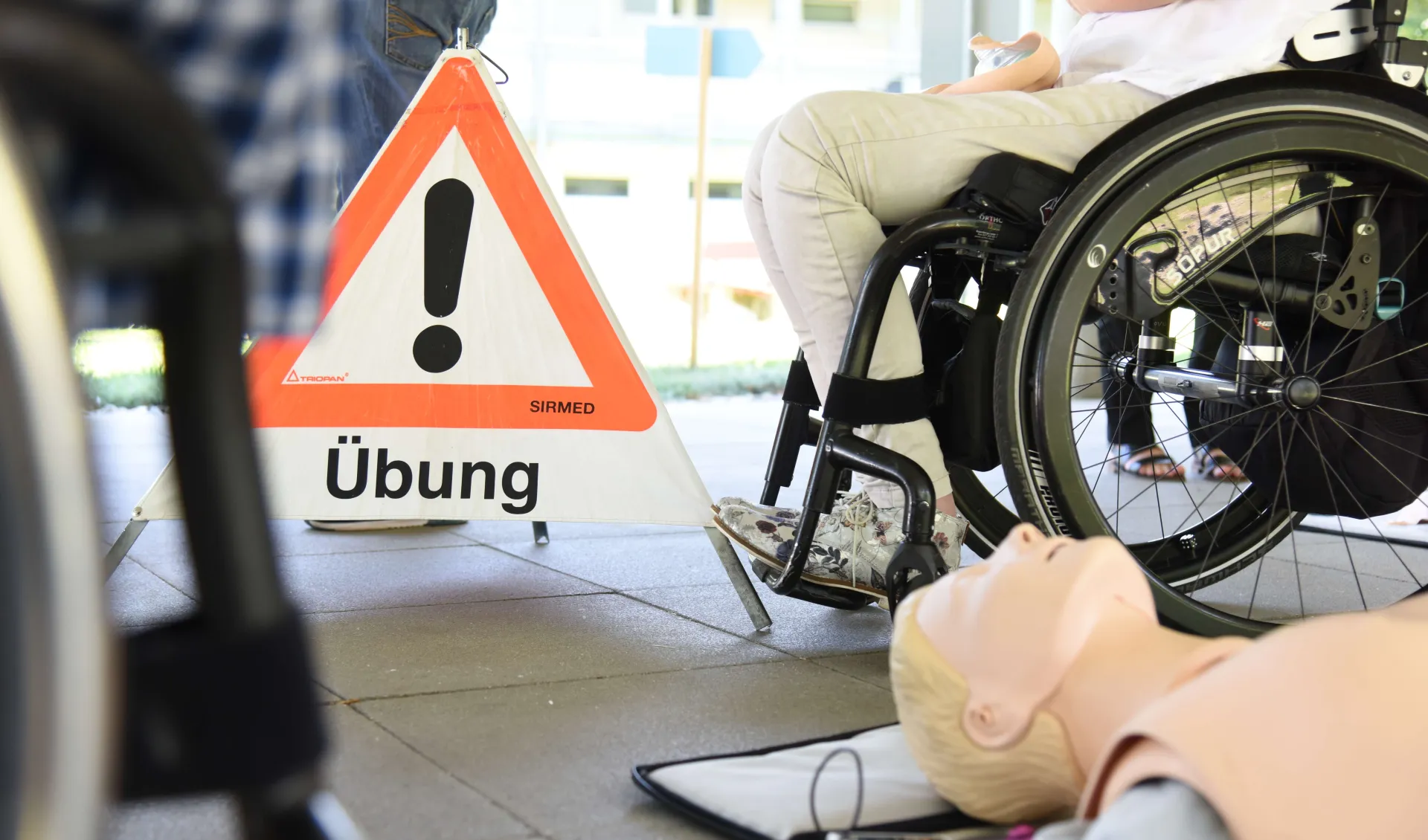 Erste Hilfe Training für Rollstuhlfahrer bei der SIRMED